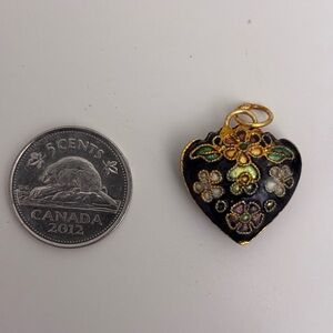Vintage Chinese Black Floral
Heart Pendant